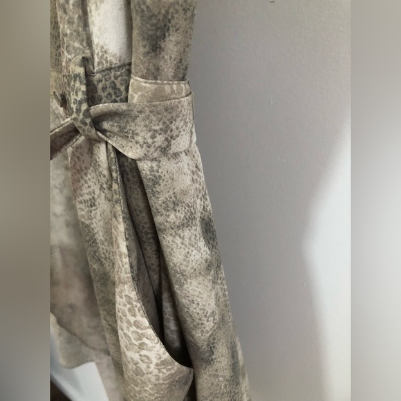 WILFRED Python Print Wrap Dress size 2 - Picture 5 of 5